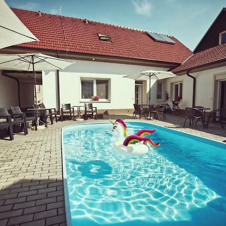 Penzion Kratochvíl Dolní Dunajovice Exterior foto