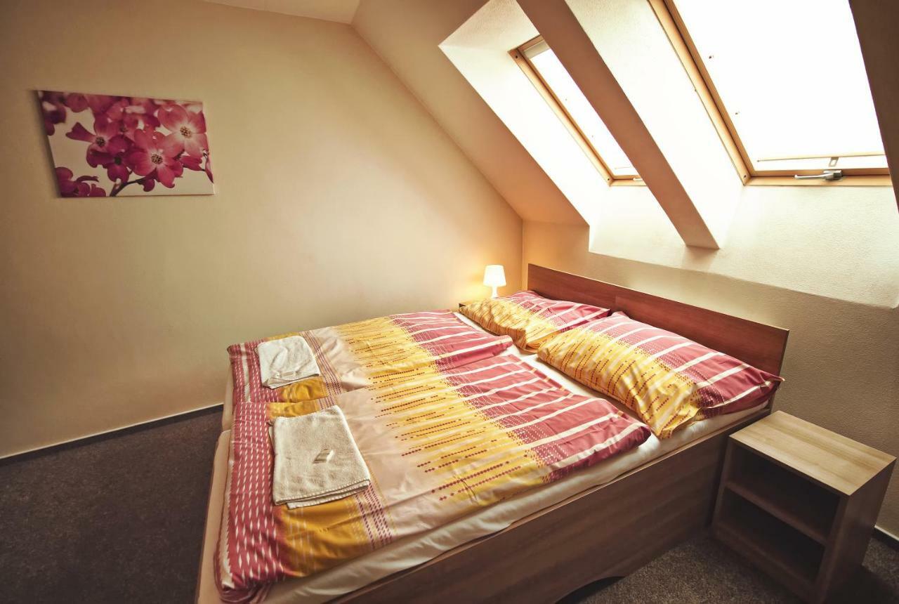Penzion Kratochvíl Dolní Dunajovice Exterior foto