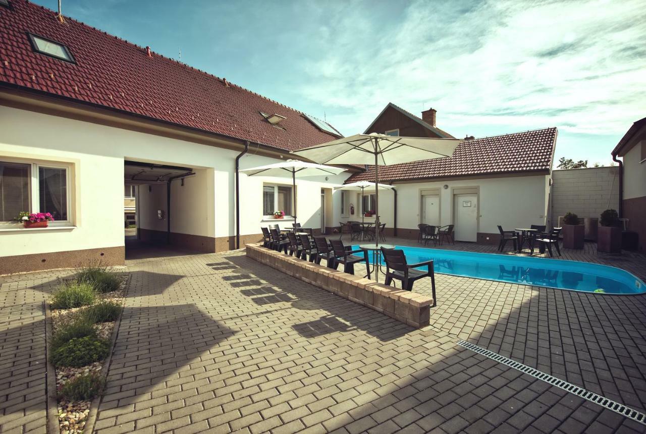 Penzion Kratochvíl Dolní Dunajovice Exterior foto