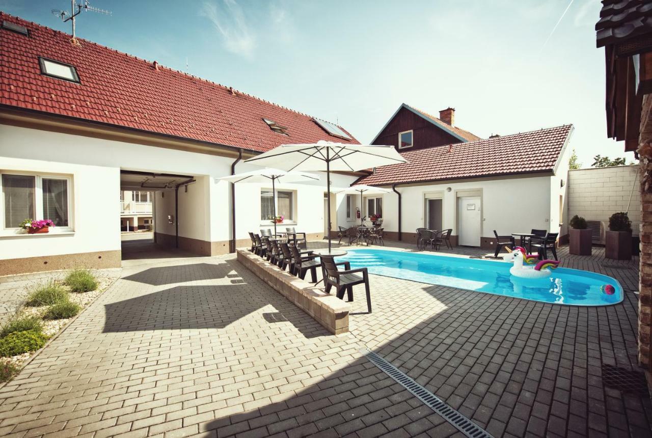 Penzion Kratochvíl Dolní Dunajovice Exterior foto